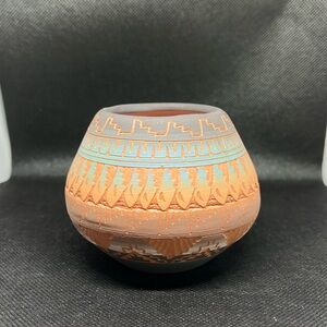 Small Navajo pottery vase